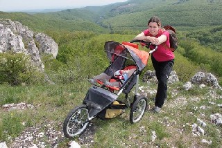 Baby jogger - Túrázás-futás három kerékkel